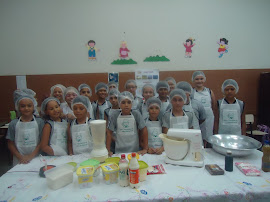 Os alunos do 4º Ano "A" preparados para iniciar a aula de culinária