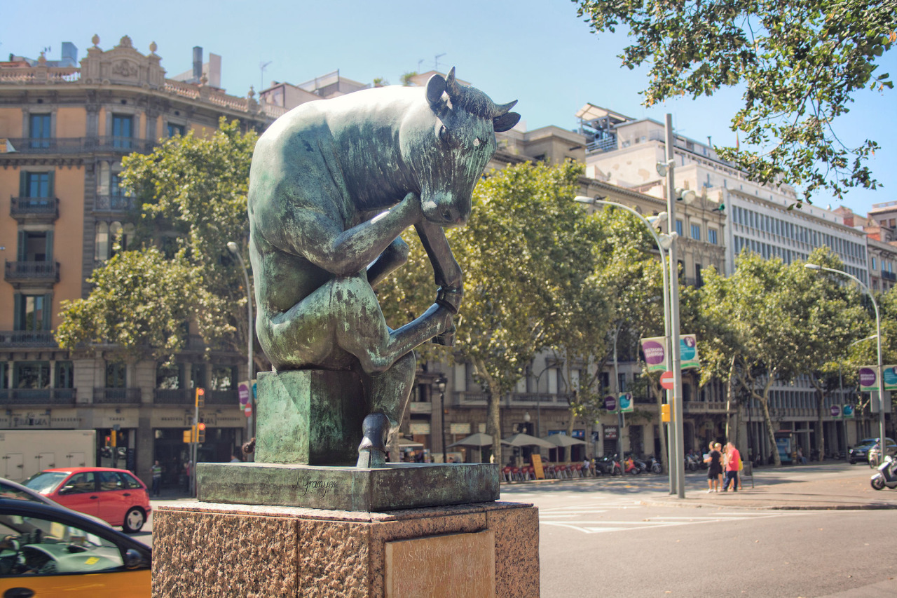 Статуи в испании Статуи в испании