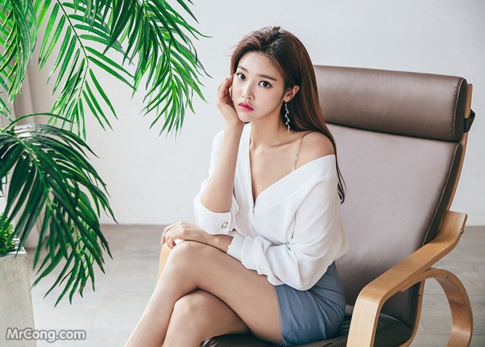 Beautiful Park Jung Yoon in fashion photoshoot in June 2017 (496 photos) photo 24-17