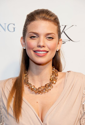AnnaLynne McCord Stud Earring and Yellow Necklace1