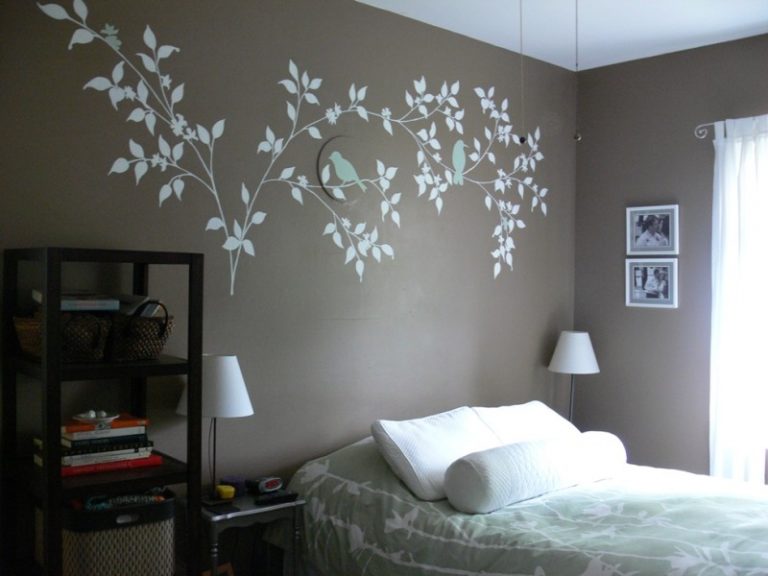Light grey wallpaper with pattern bird on the branch