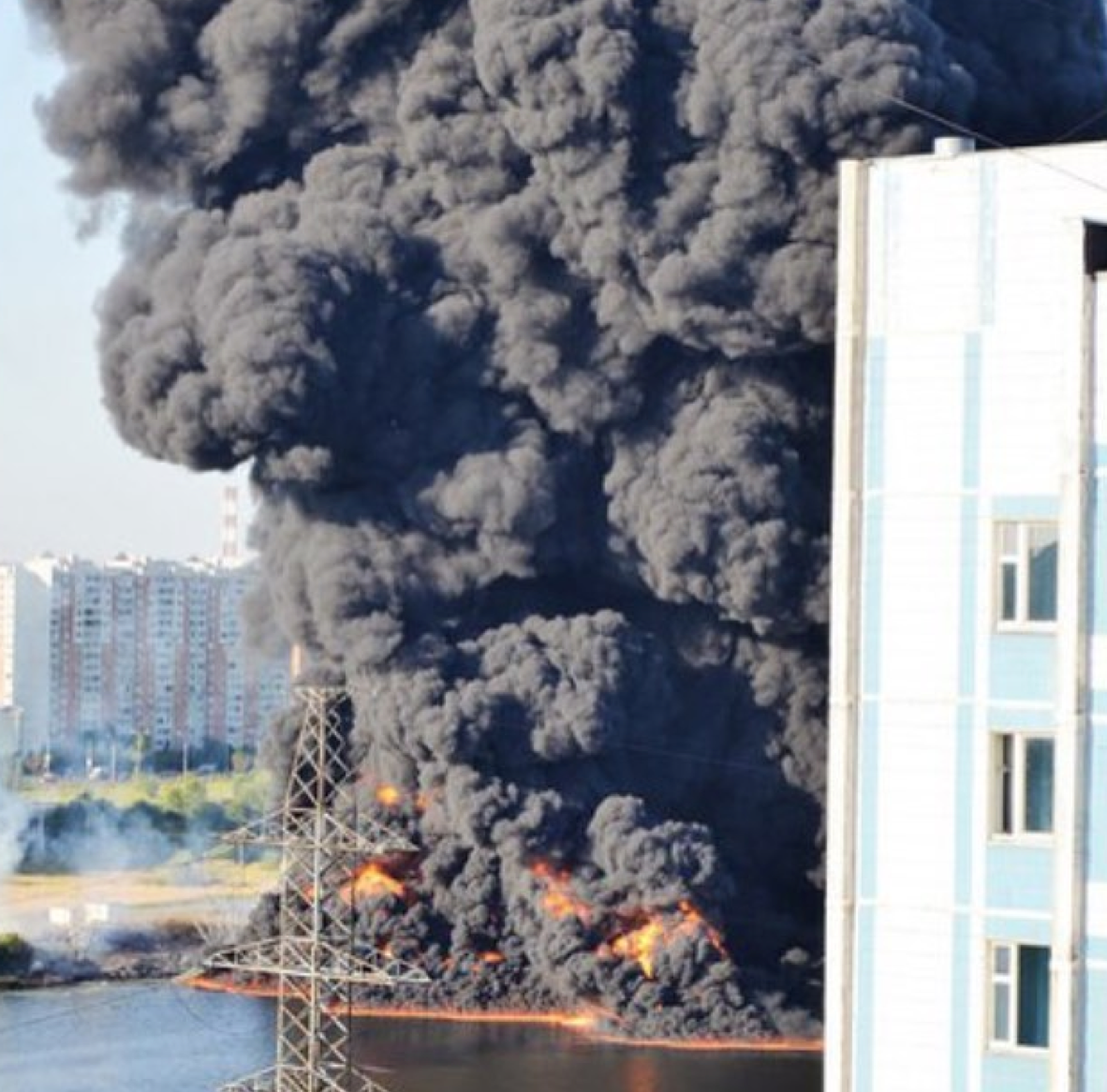 москва река горит в марьино 2020 пожар. пожар на москва реке в братеево. пожар в марьино. пожар в марьино 30. пожар москва река капотня.