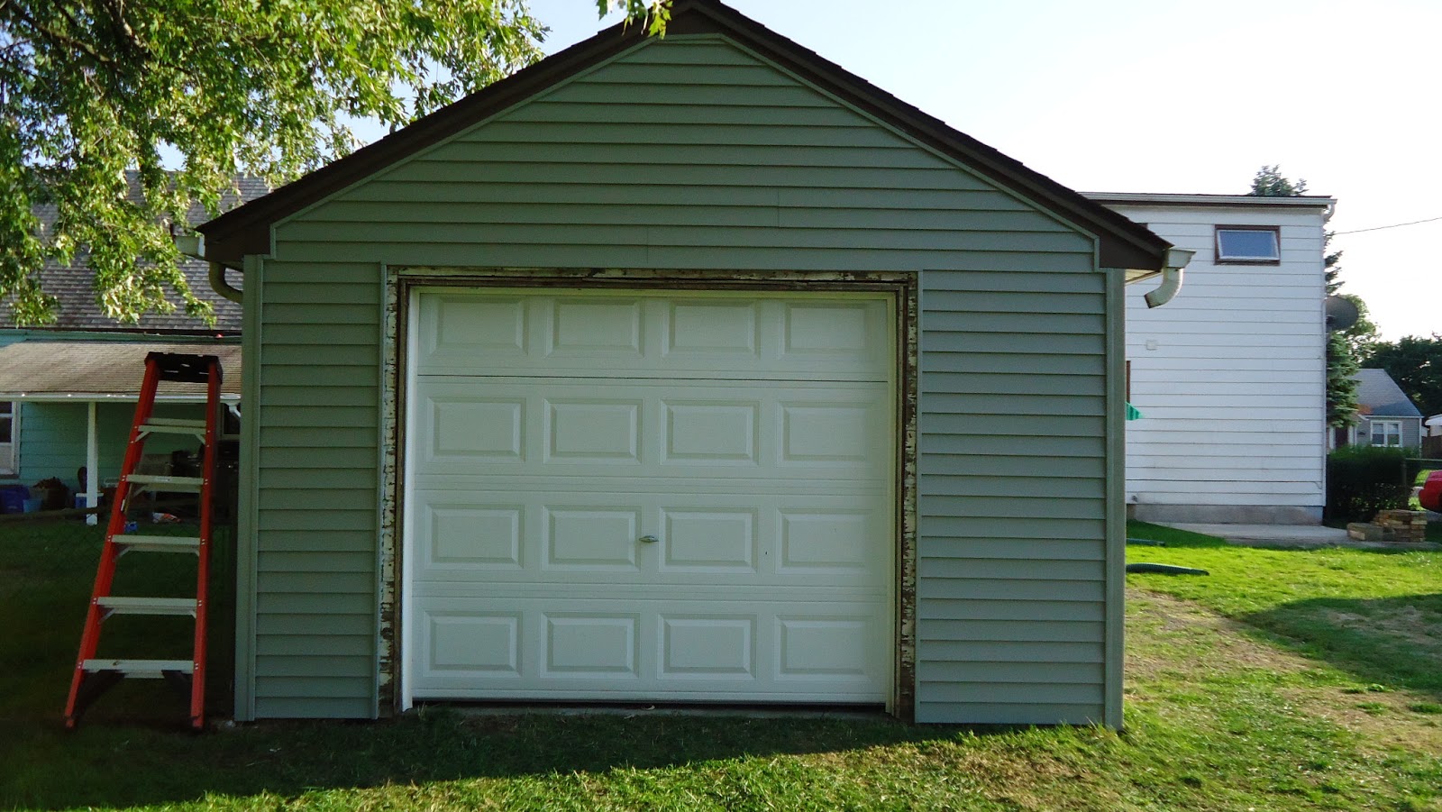 Homemade HomeWrecker Vinyl Siding for our Garage