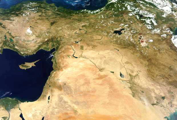 Imagem de satélite com o Tigre eo Eufrates, no centro.
