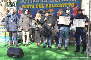 Il palco dell'Oasi Park all'undicesima edizione Arriva la Befana Festa del Poliziotto 2017 Il palco dell'Oasi Park all'undicesima edizione Arriva la Befana Festa del Poliziotto 2017