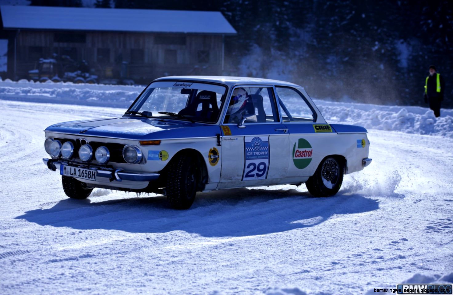 BMW races 2002 TI 01