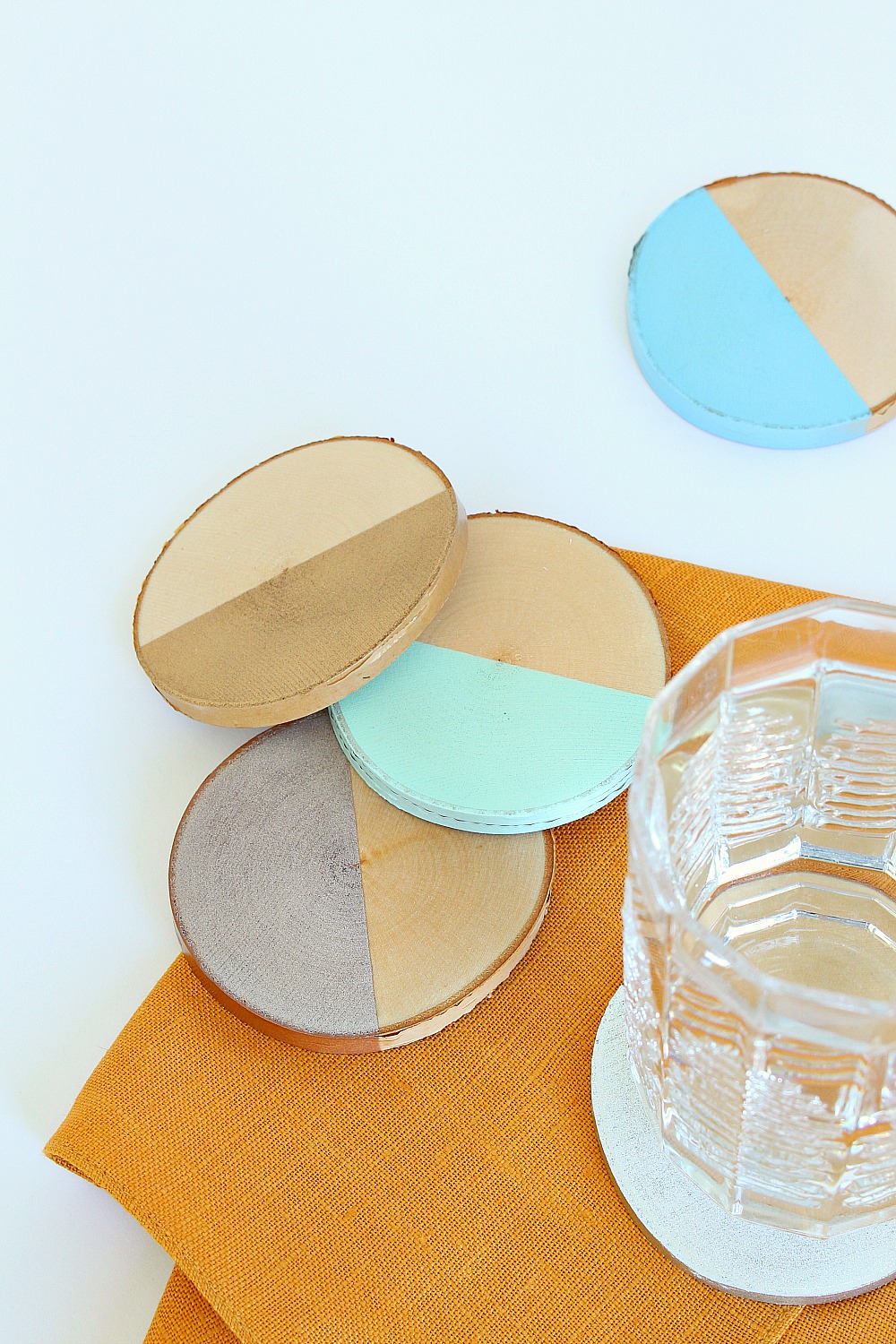 Scandinavian Inspired DIY Coasters DIY Painted Birch Slice Coasters | www.danslelakehouse.com
