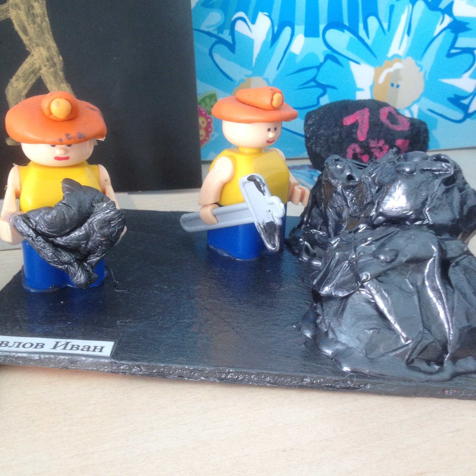 Поделки ко дню шахтера в детском саду. День шахтера макет. Поделки ко дню шахтера. Поделки наденьшахтерп. Аппликация профессии.