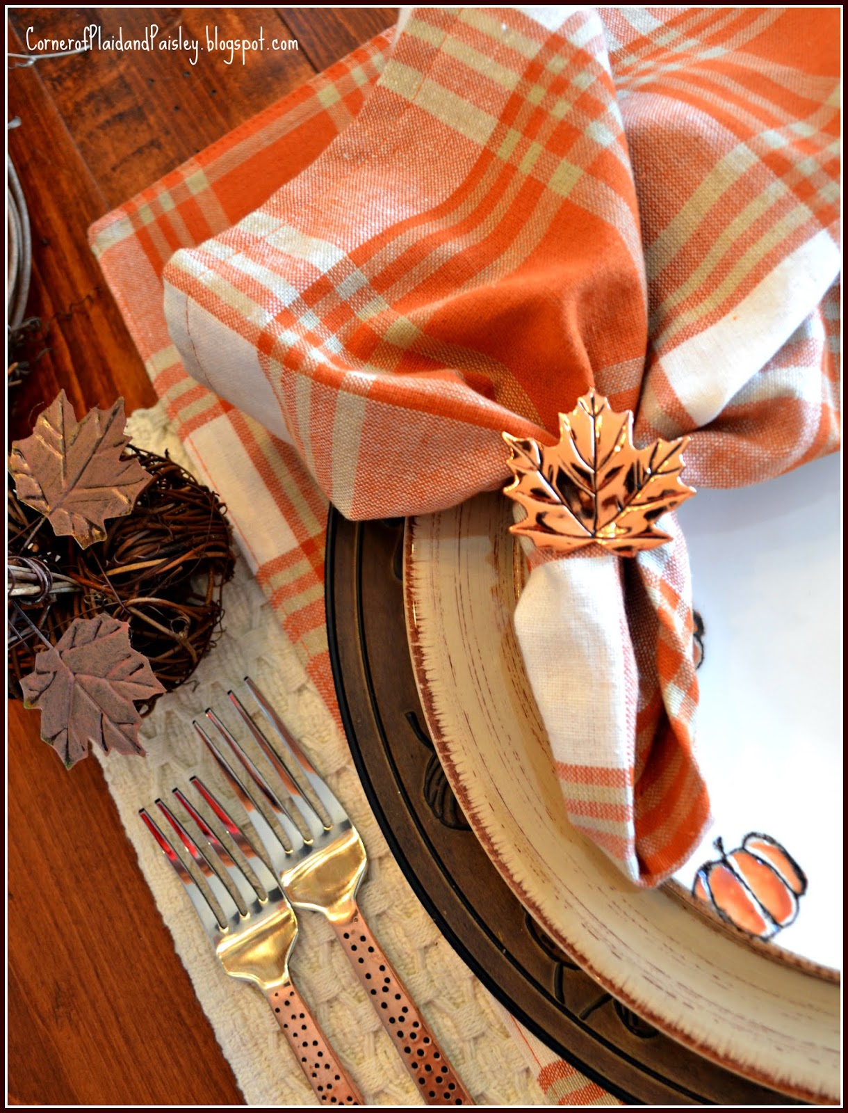 Bee Tablescape and Blog Hop - Corner of Plaid and Paisley