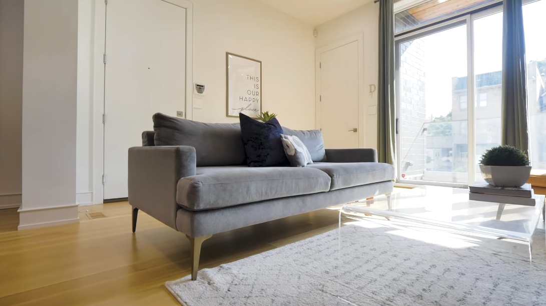 35 Interior Design Photos vs. 3046 N Ashland Ave Unit 1, Chicago Luxury Townhome Tour