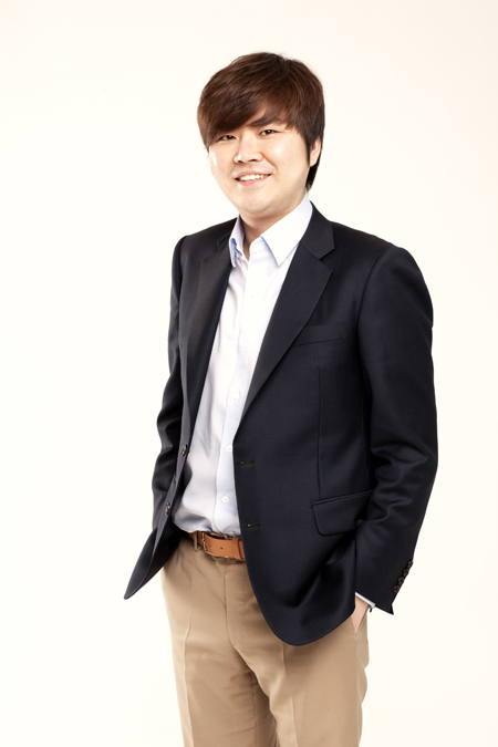 K-pop Makers: FNC Entertainment’s CEO – Han Seong Ho | Daily K Pop News