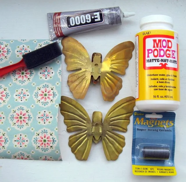 Make your own amazing up-cycled vintage wallpaper butterflies, by Mitzi's Miscellany, featured on http://www.ilovethatjunk.com/ 