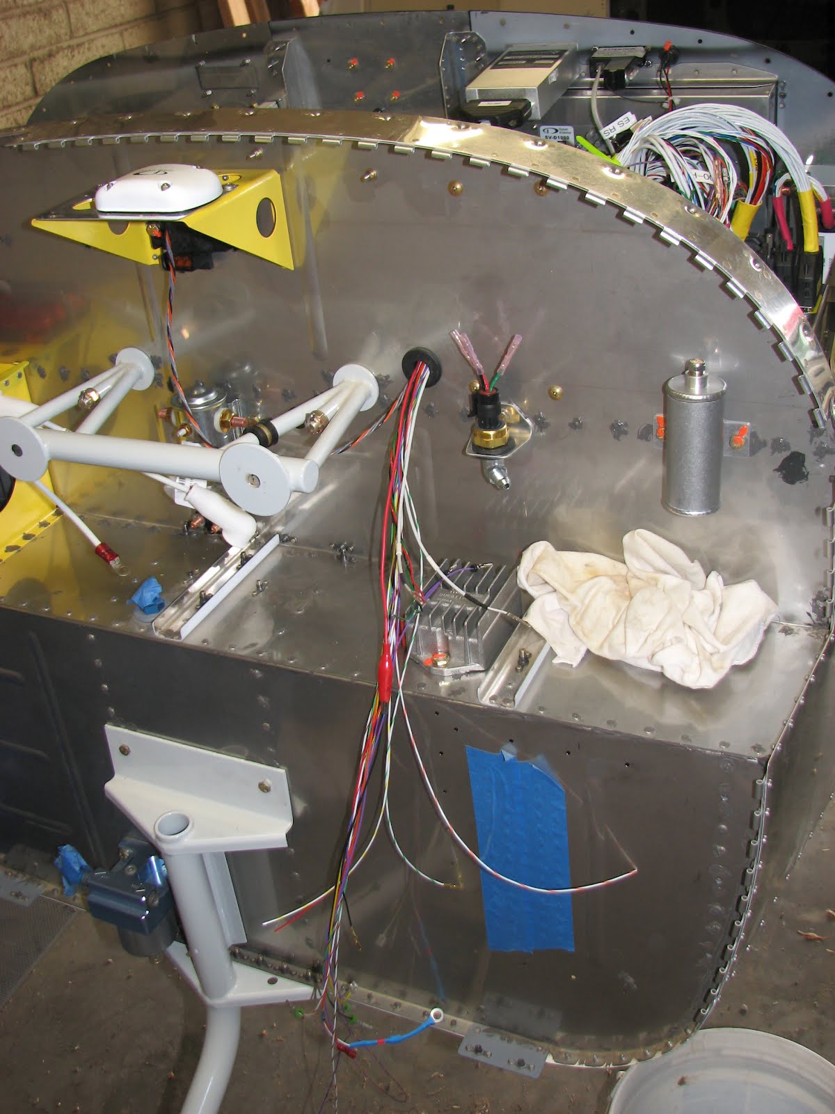 Torsten's RV-12: Wiring Along the Firewall