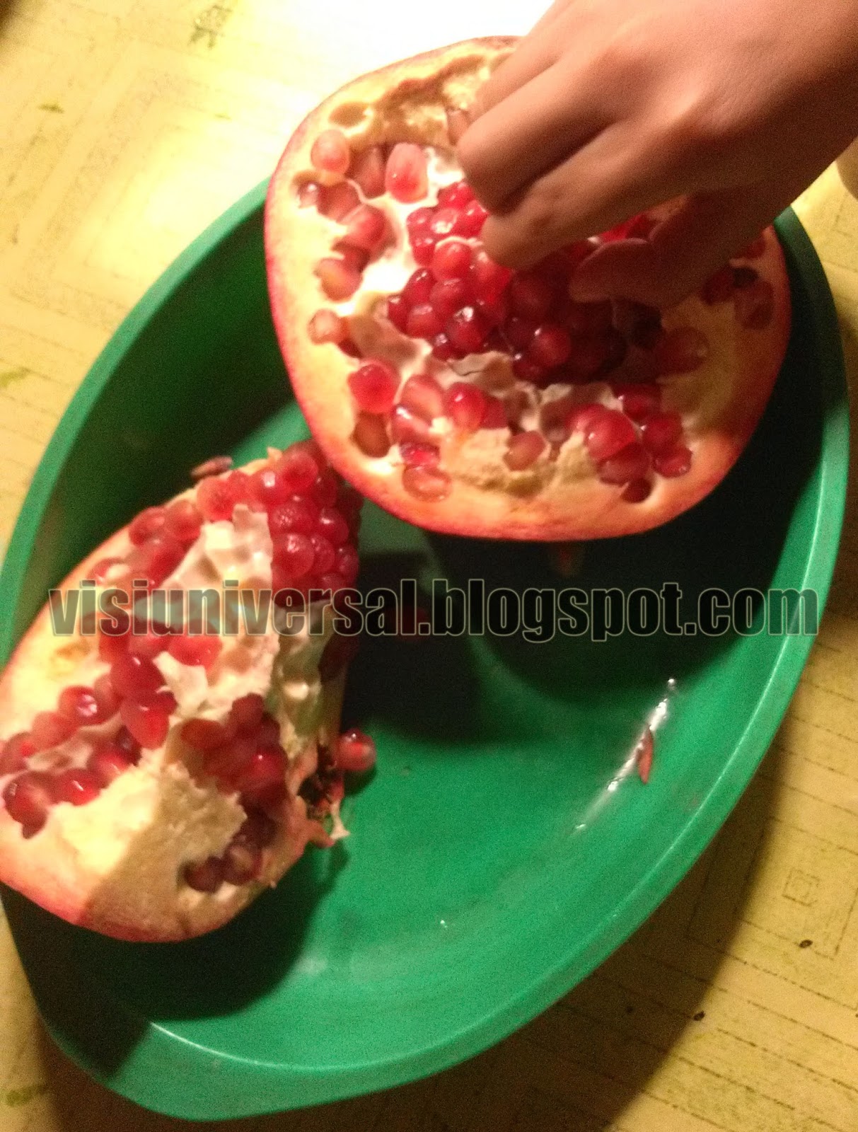 13+ Arti Mimpi Makan Buah Delima Merah