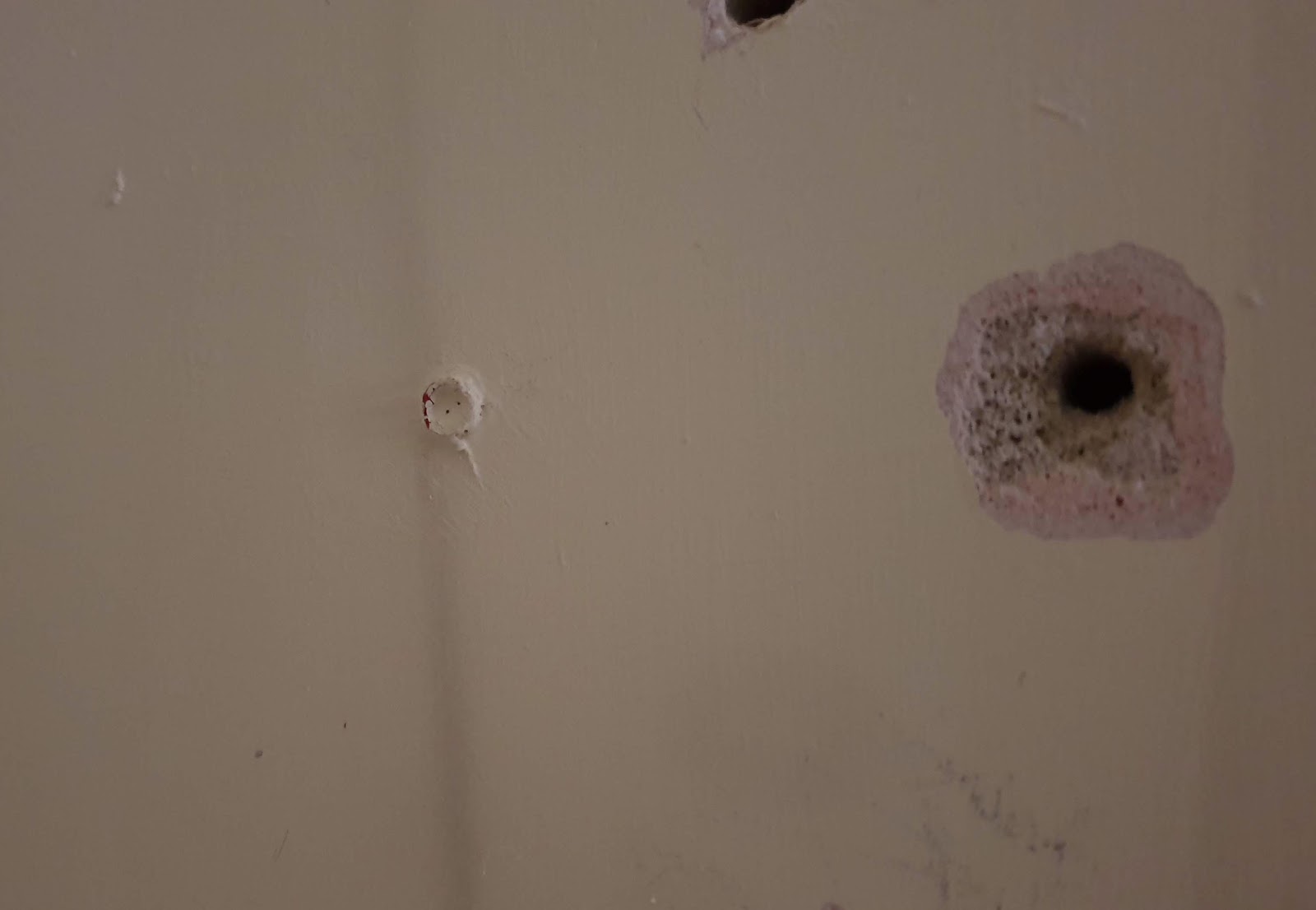 How to remove an old, stuck rawlplug/wallplug...