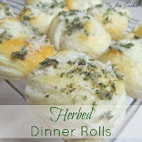 Herbed dinner rolls