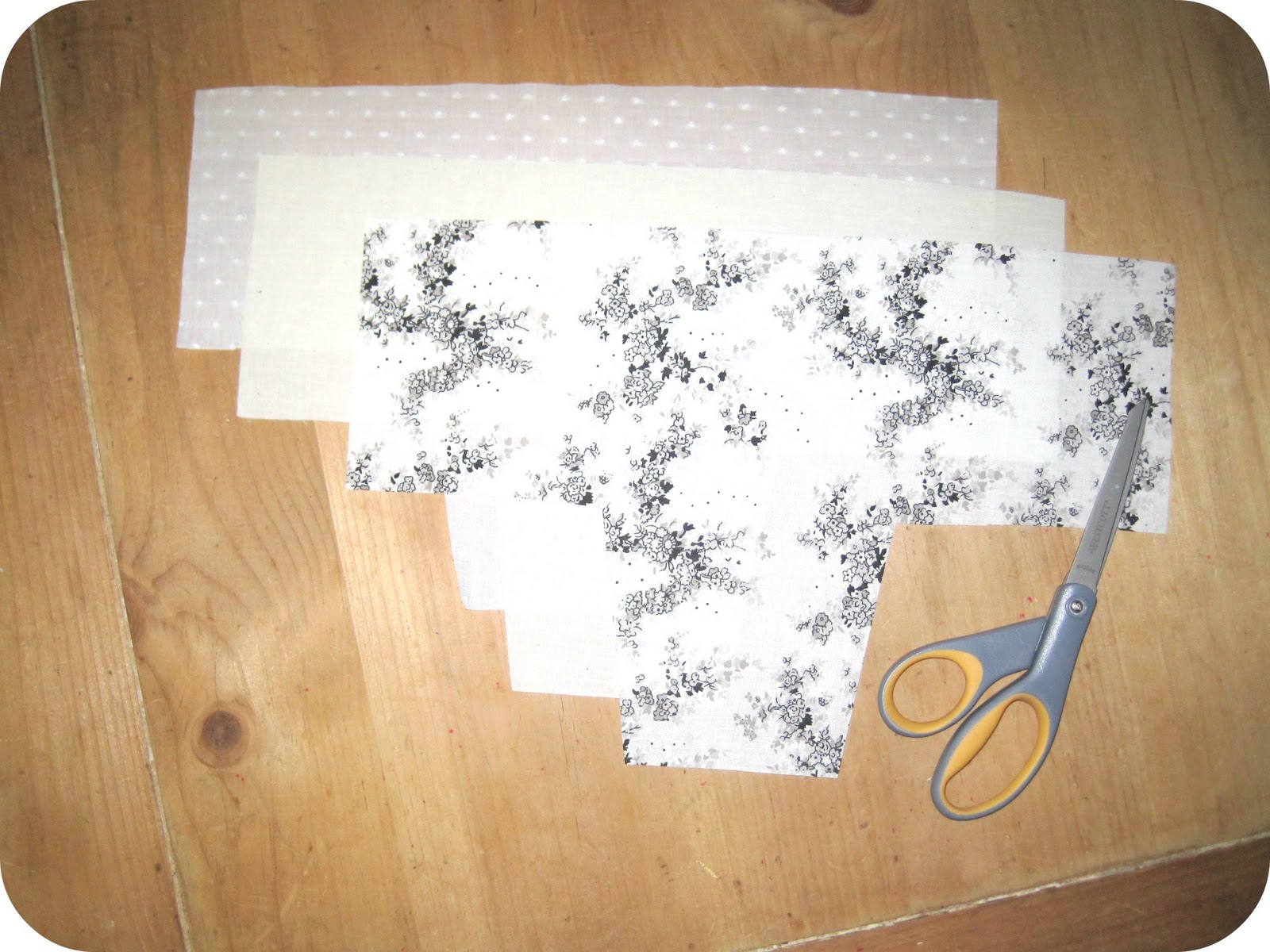 free-fat-quarter-baby-bonnet-sewing-pattern