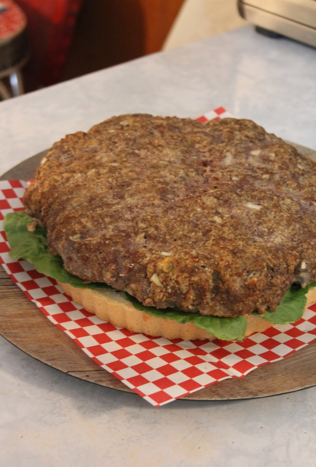 Jo and Sue: Giant Bacon Cheeseburger