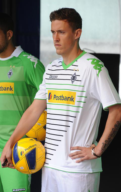 http://3.bp.blogspot.com/-epM1OiIr3pM/UccJLbBbNDI/AAAAAAAATu4/HW9LvNxV6-w/s1600/Gladbach+13-14+Home+Kit+(2).jpg
