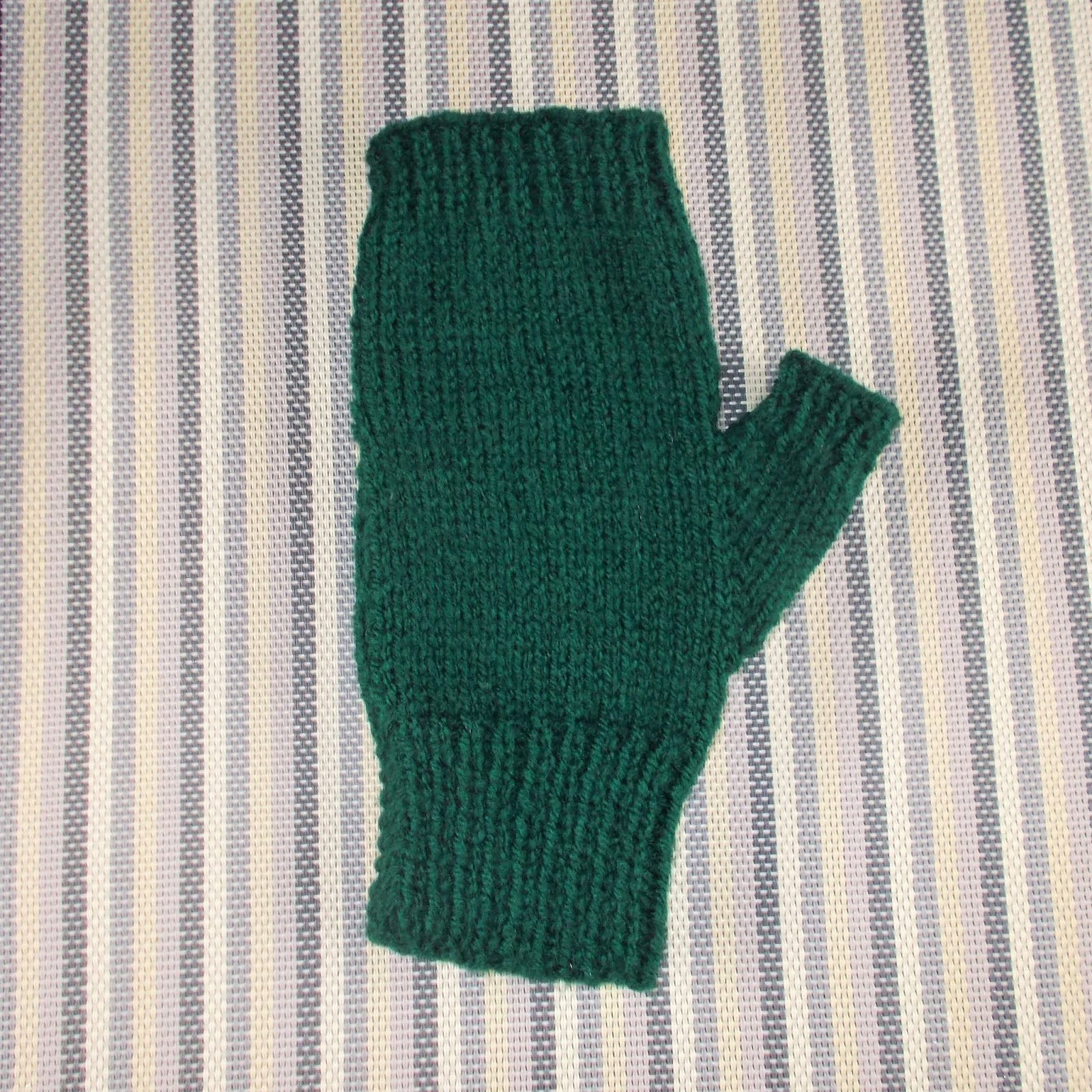 Marianna's Lazy Daisy Days Easy Fingerless Men's Mitts with Thumbs