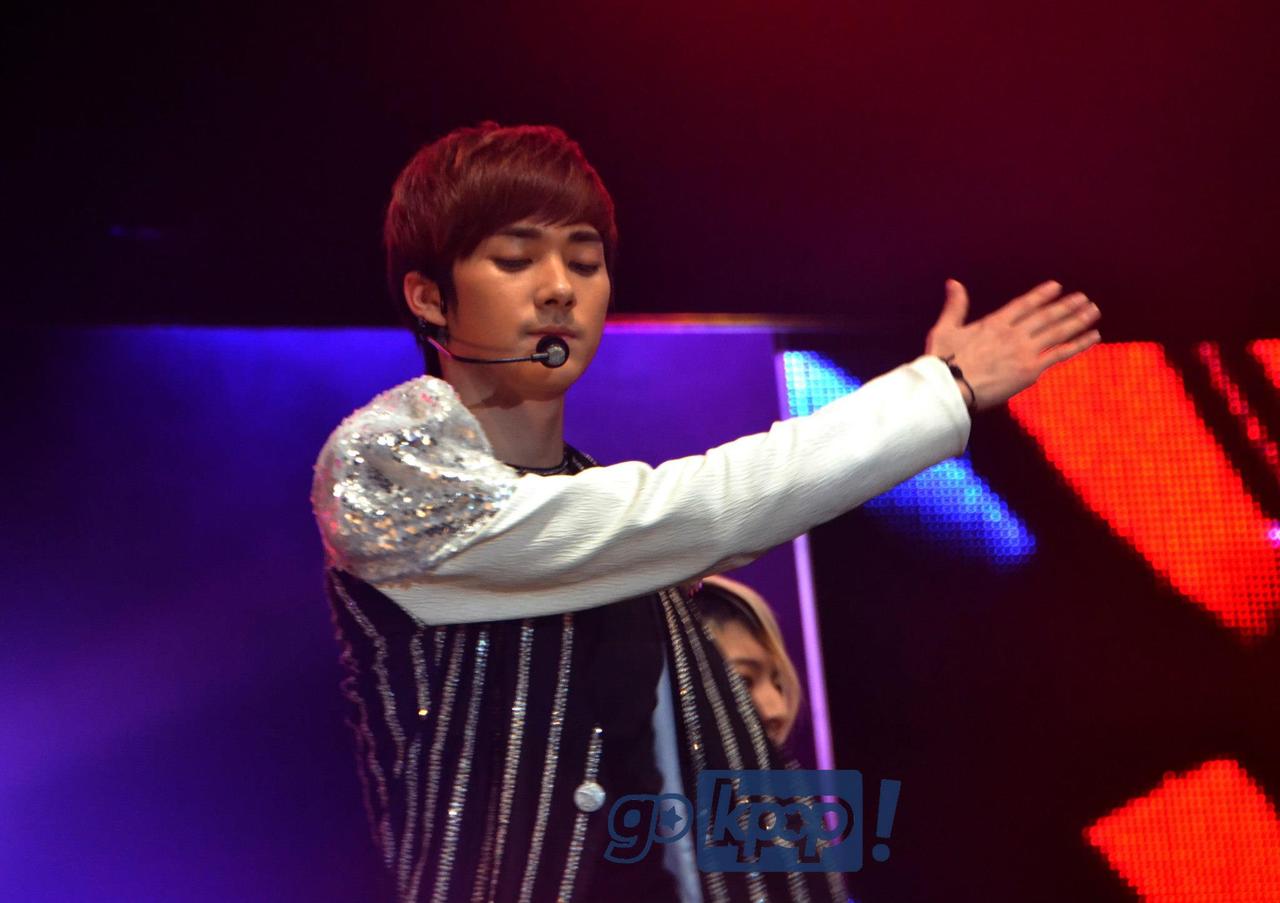 NU'EST: [Pic][231112] Nuest - Shout Awards (Malaysia) Showcase