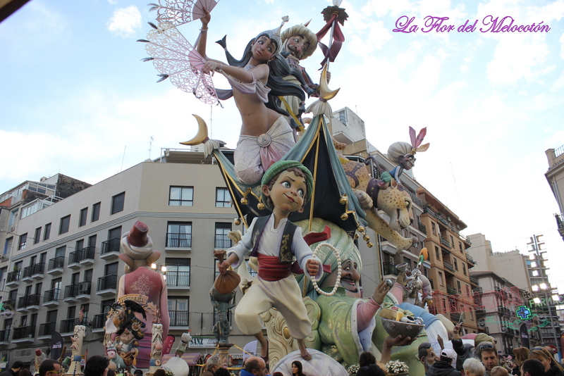 La Flor del Melocotón: VALENCIA EN FALLAS