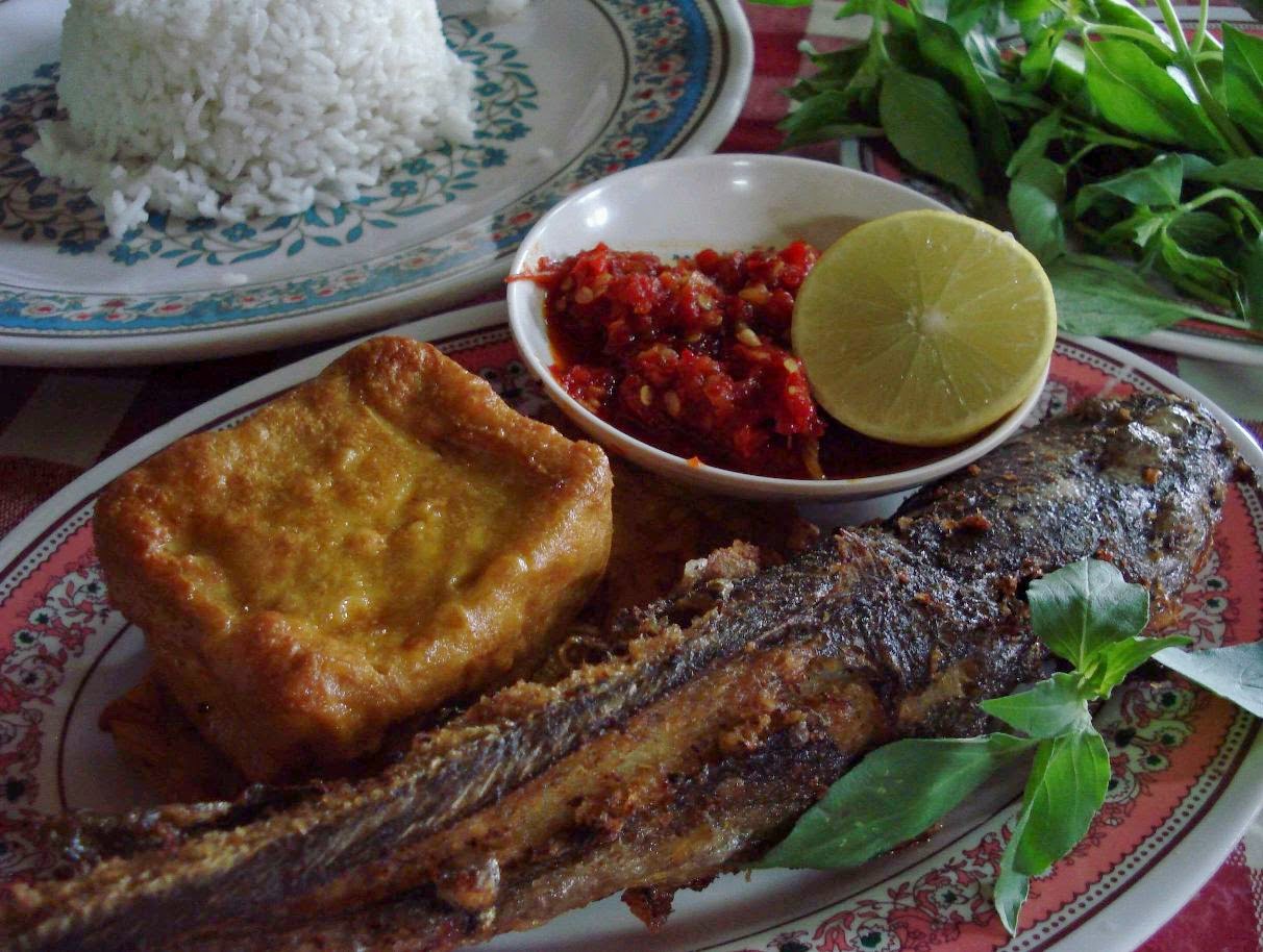 How to Make Pecel Lele (Catfish) Traditional Tasty Food from Central Java