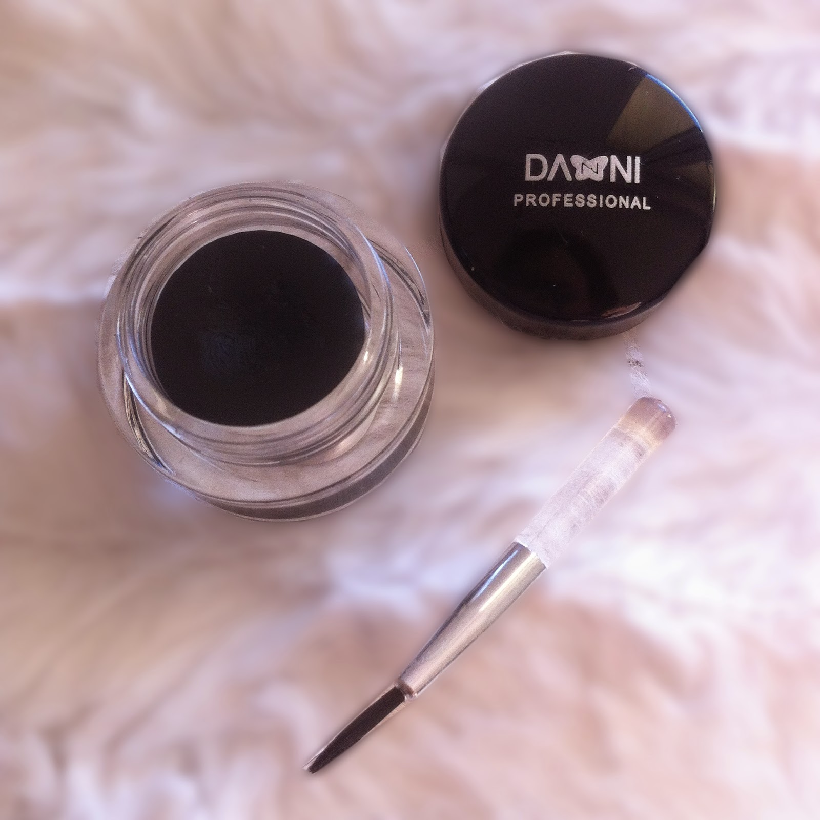 Nika's Beauty Land LIQUID vs GEL EYELINER part 2 GEL EYELINER*