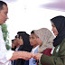Presiden Jokowi Serahkan Beasiswa Mahasiswa Terdampak Bencana Gempa NTB