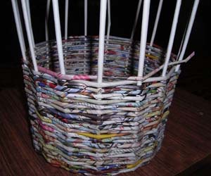 Плетение из газет - простая корзина для начинающих