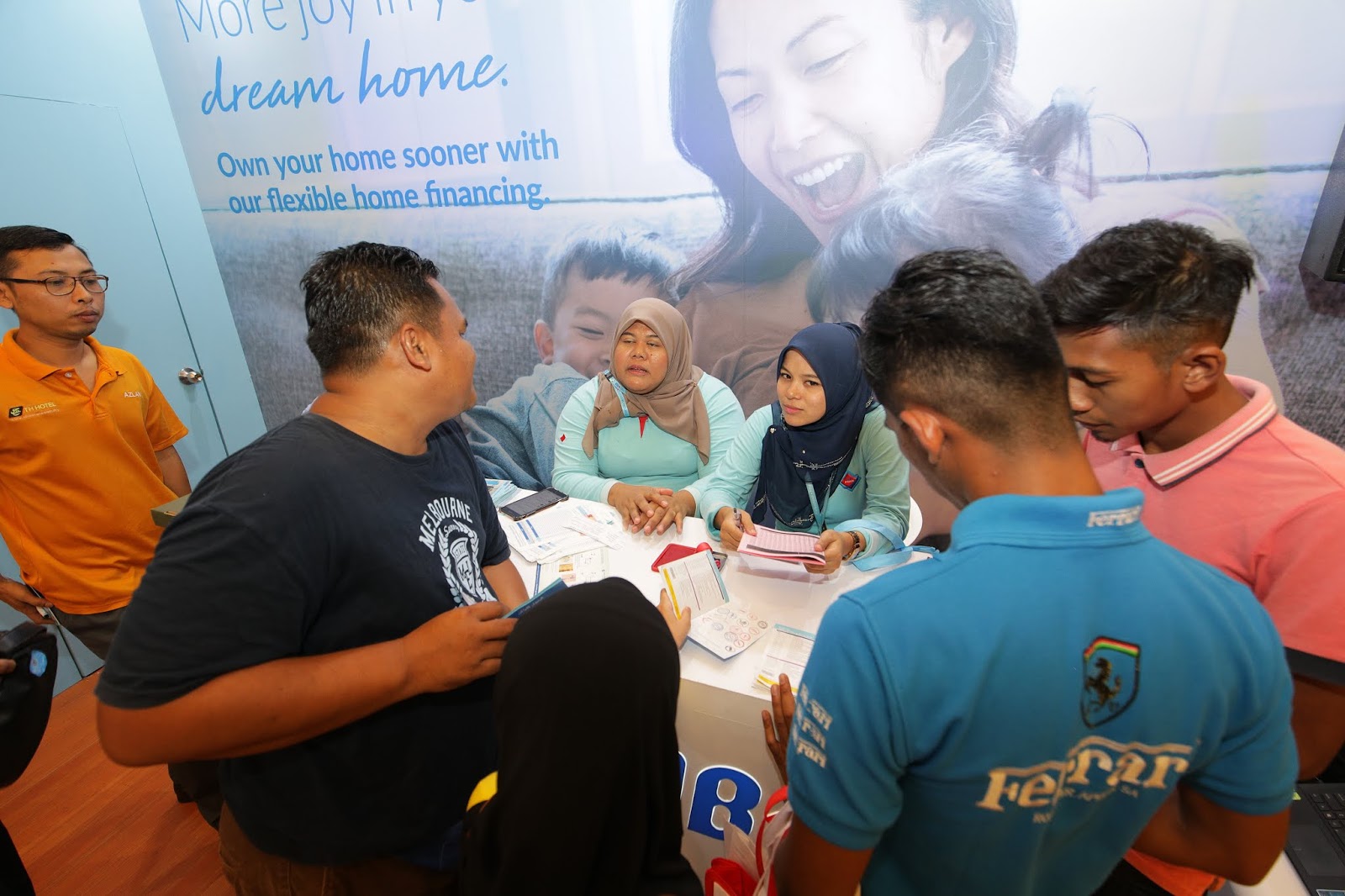 Bank Negara Malaysia dan Industri Kewangan Mendekati Masyarakat