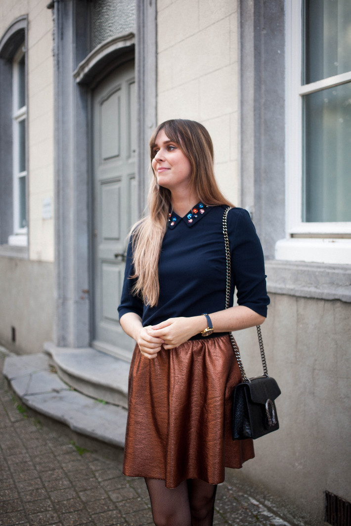 Outfit bronze skirt and embellished collar THE STYLING DUTCHMAN.