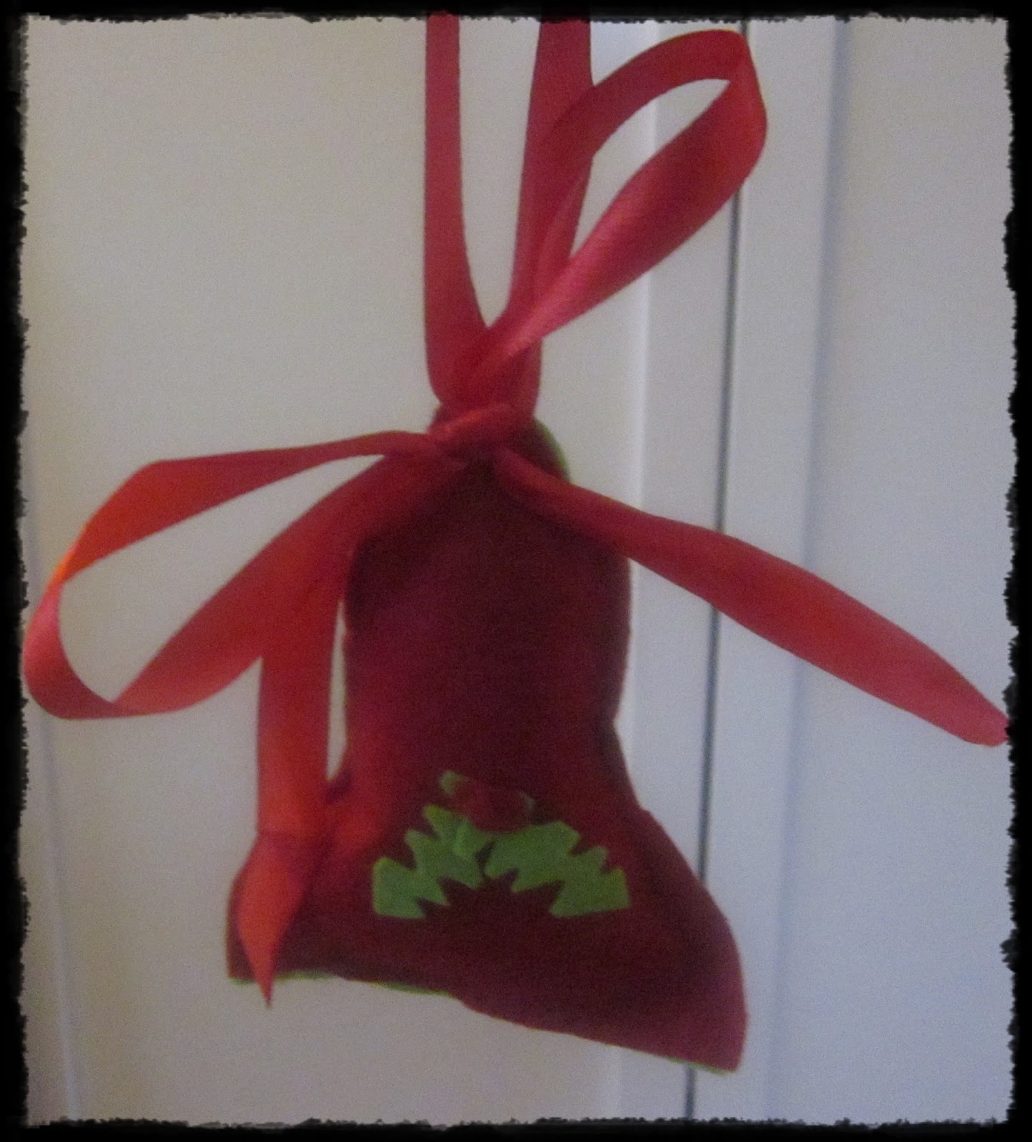 is to make your own felt Christmas tree decorations. You need felt ...