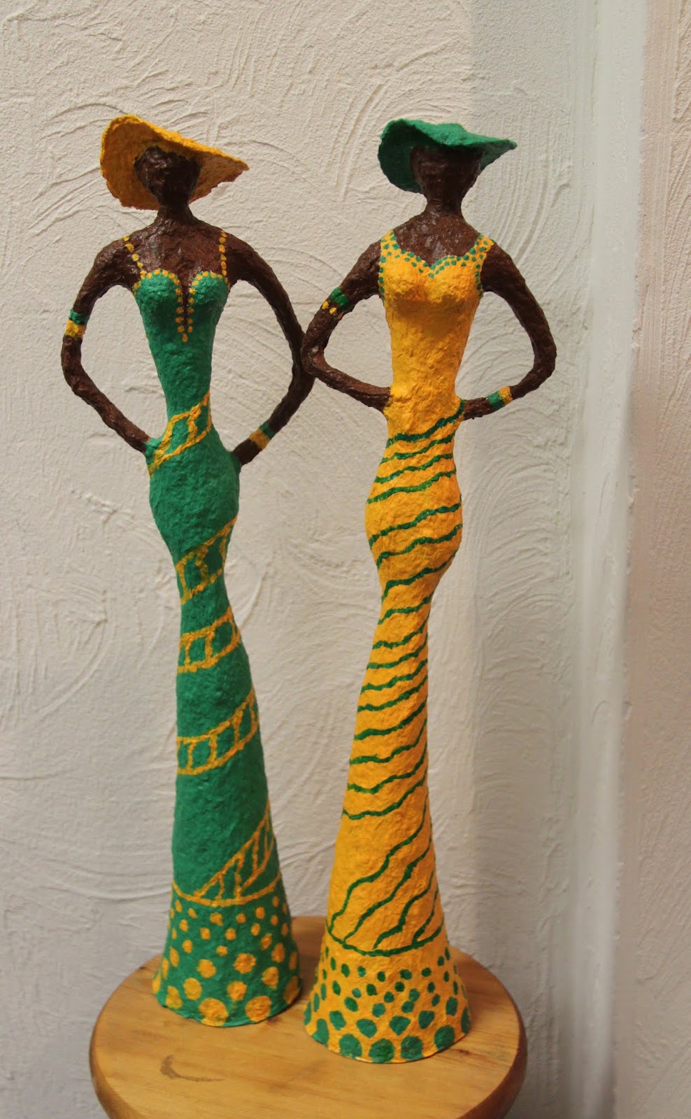 Atelier Soeff Beelden van Sjan, papier maché