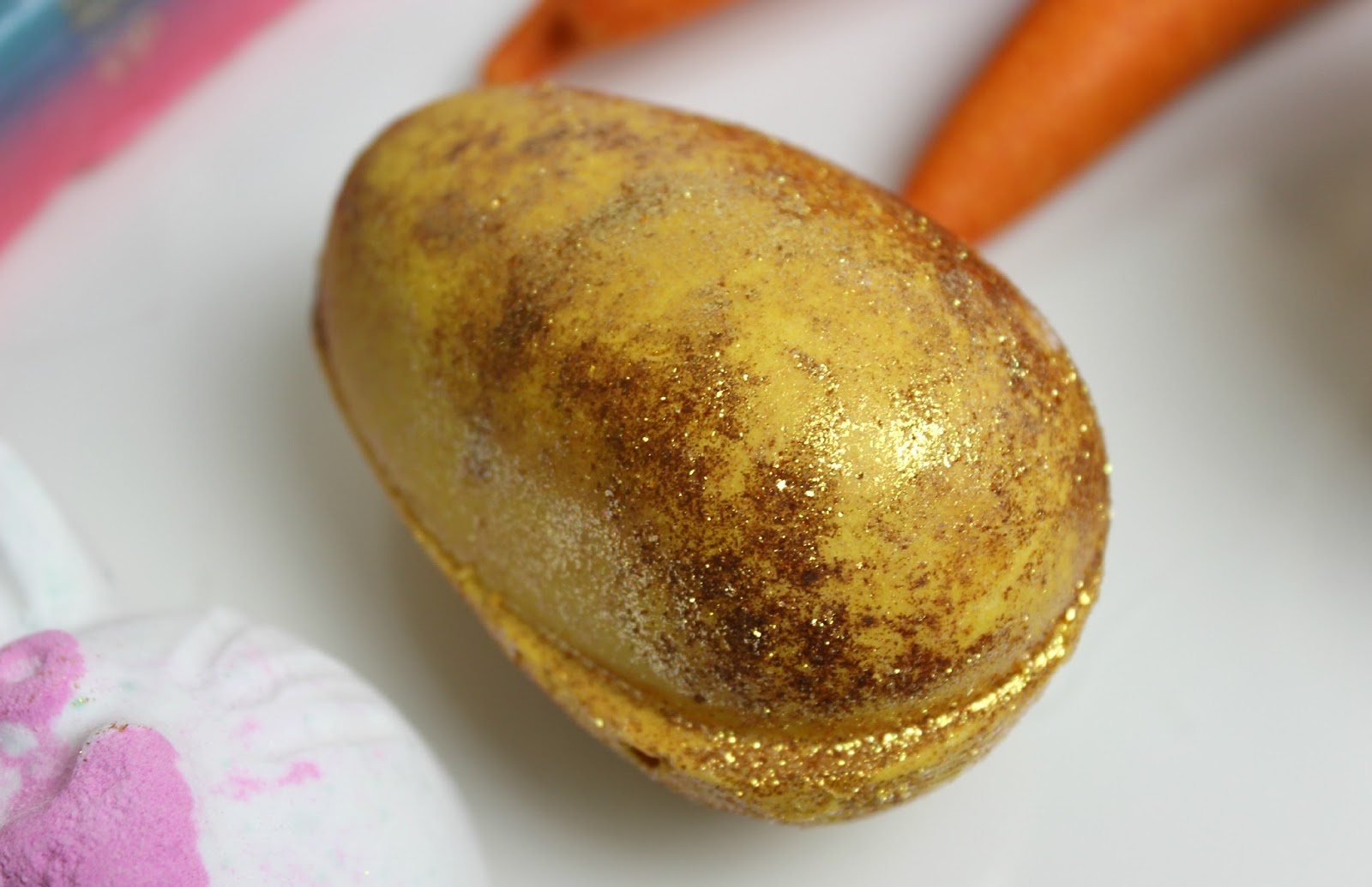 A picture of Lush Golden Egg Bath Melt