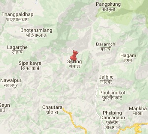 Earthquake_caused_land_cracks_in_Sindhupalchowk_Nepal