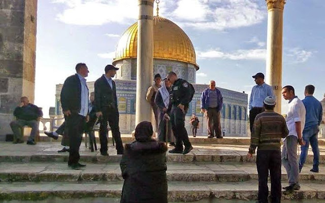 Temple Mount Worshipers