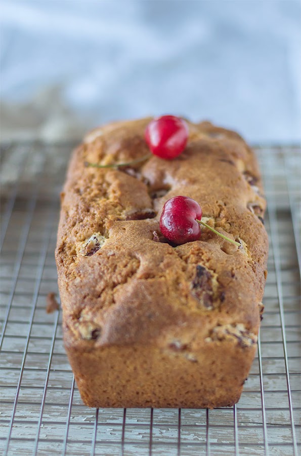 Bizcocho de limón y cerezas http://www.maraengredos.com/