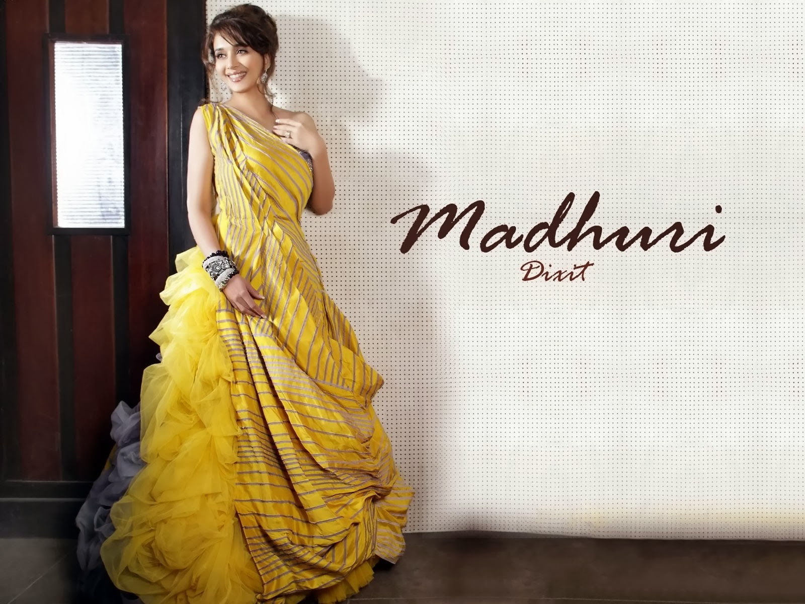 Missing Beats Of Life Bollywood Actress Madhuri Dixit Hd Wallpapers And Images 