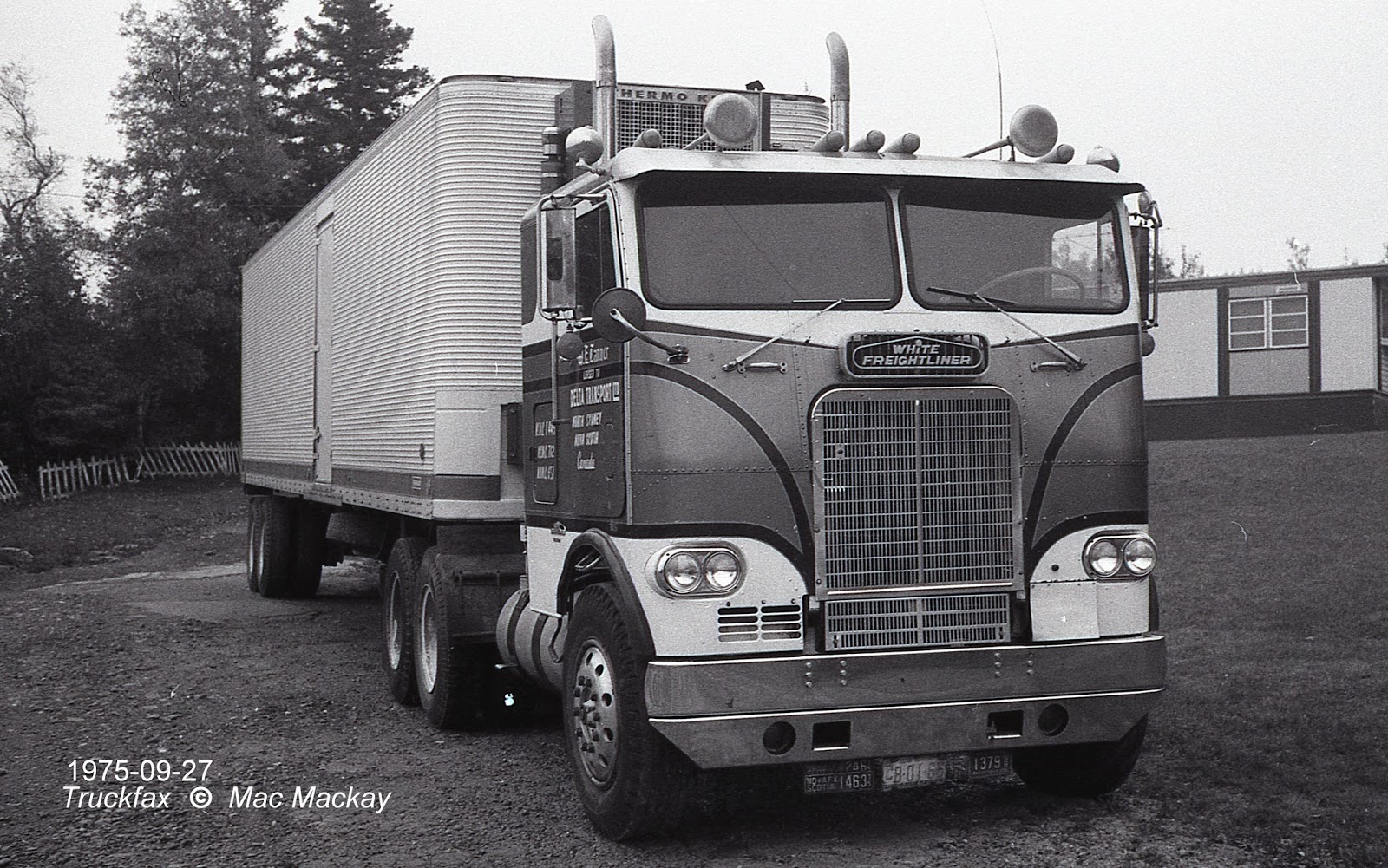 Truckfax Ol'skool White Freightliner(01)