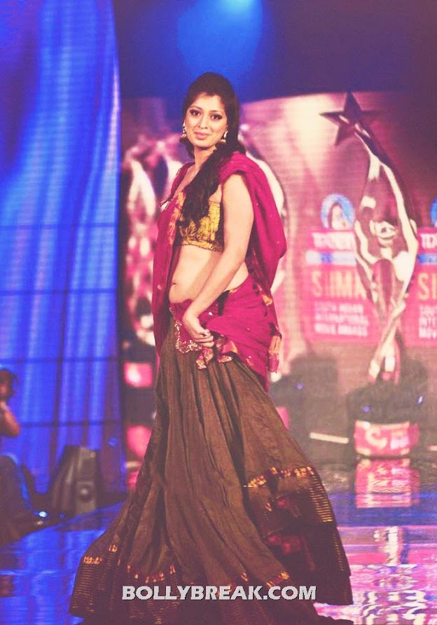 lakshmi rai fat stomach hot navel ramp walk - (3) - Ramp Show Pics - SOUTH INDIAN INTERNATIONAL MOVIE AWARDS FUNCTION
