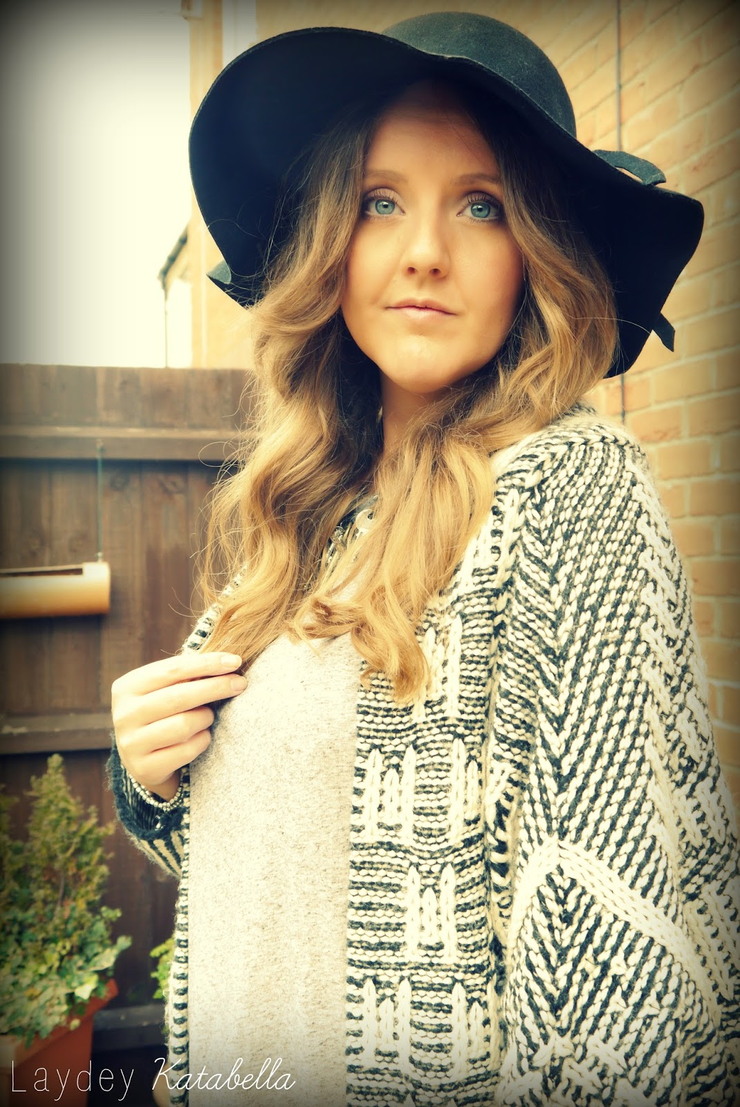 photo of eBay floppy hat, topshop leggings, primark oversized cardigan, H&M grey t-shirt, New look leather ankle boots