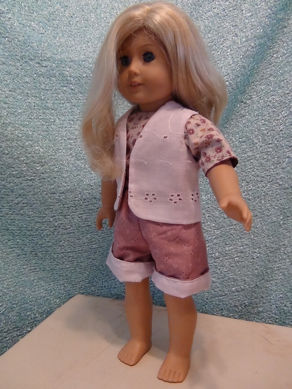 DIY REVERSIBLE SHORTS PATTERN FOR YOUR AMERICAN