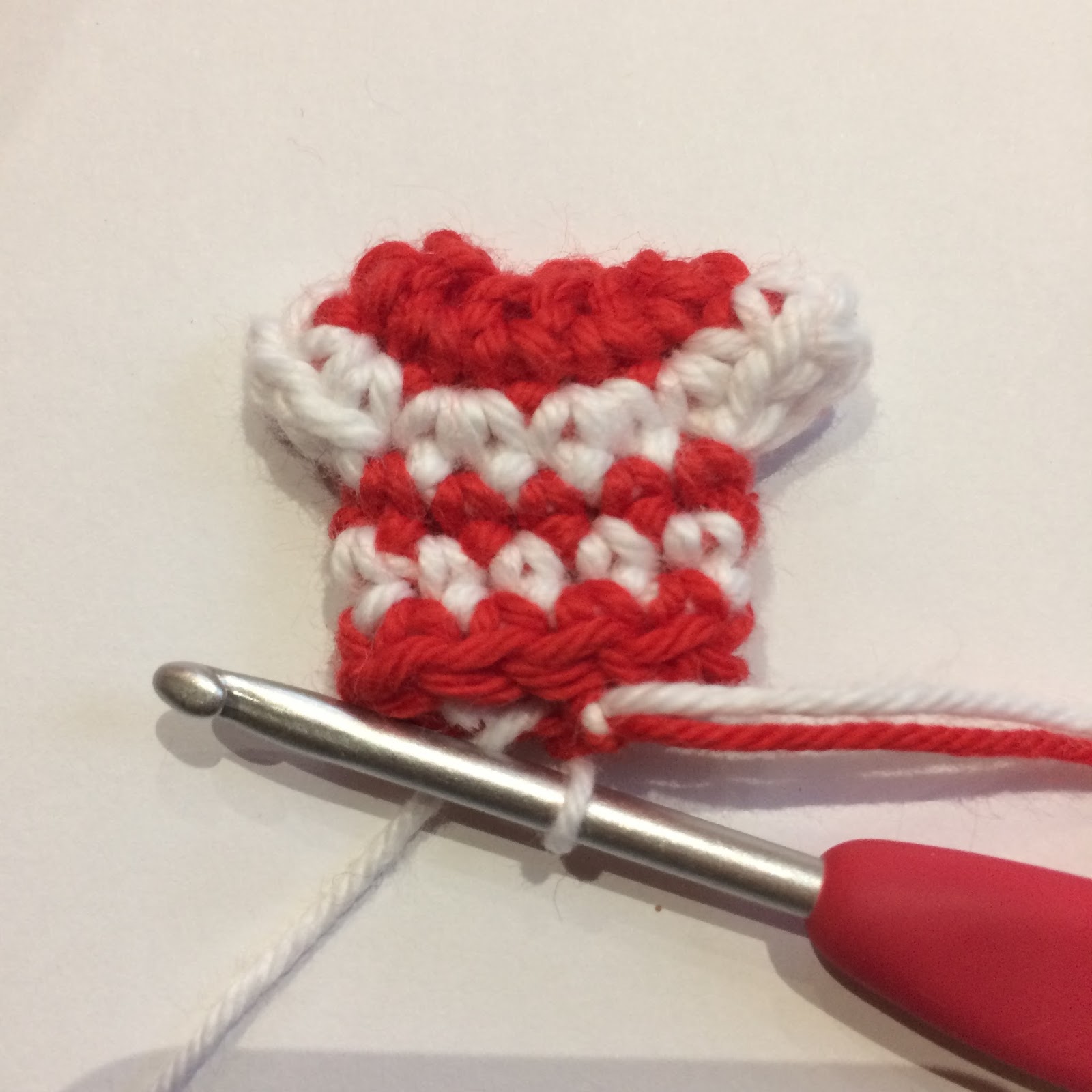 Flo and Dot: Tiny Christmas Jumper Garland