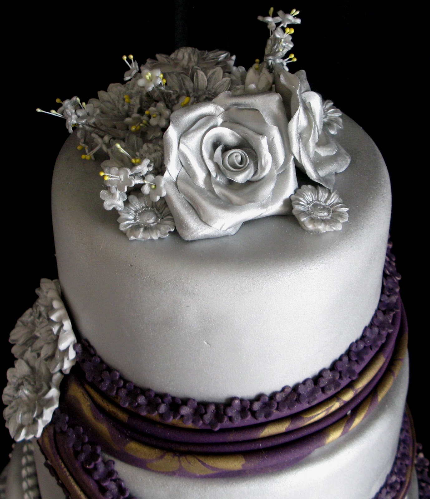 Sugarcraft by Soni Three Tier Wedding Cake Silver Roses with Golden