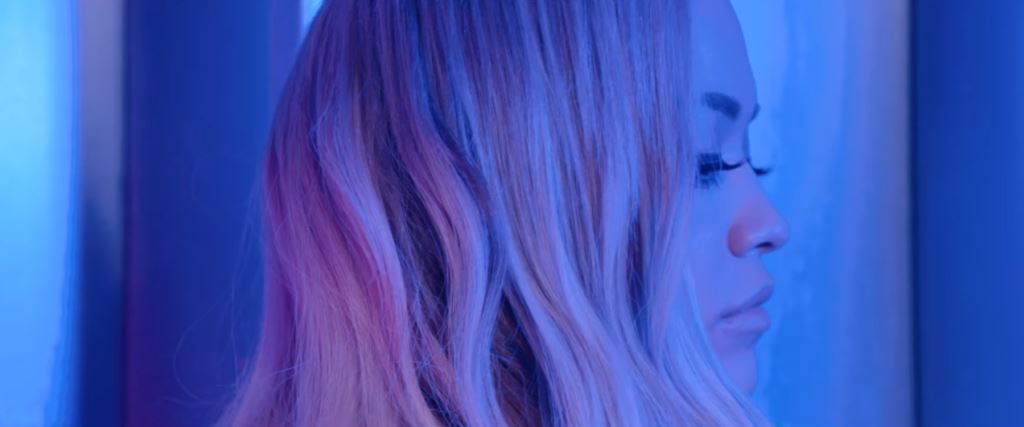 Foto del lato (B)ello di Rita Ora, in HD prese dallo spot Tezenis 2016