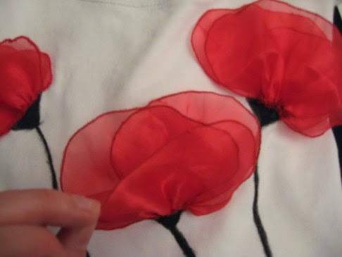 Cómo hacer una camiseta con flores en Recicla Inventa