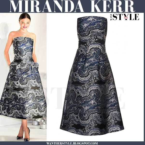 Meryem Uzerli: Miranda Kerr in strapless marble effect gown in Tokyo on ...