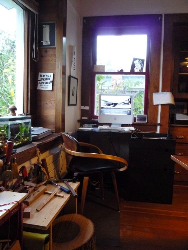 Workspaces Of The Greatest Artists Of The World (38 Pictures) - Nikki McClure, illustrator