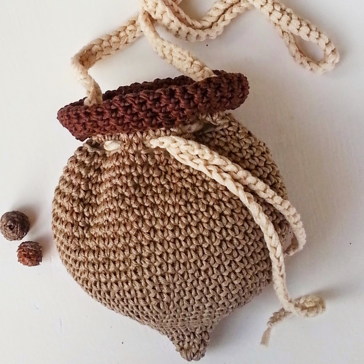 cute-crochet-chat-free-crochet-pattern-acorn-purse
